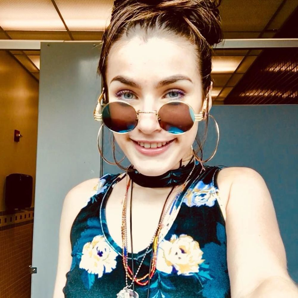 Meet your Posher, Addison